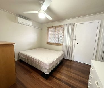 Partly furnished, one bedroom unit in Annerley - Photo 3
