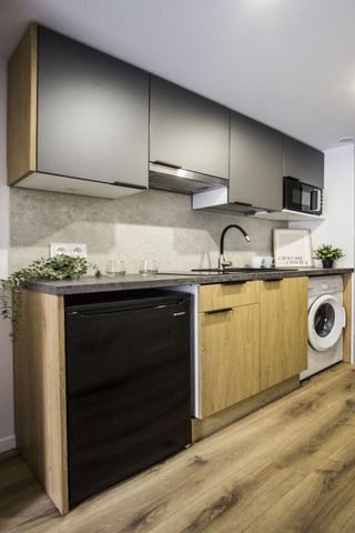 Tania kawalerka w ścisłym centrum Katowic 16 m² - Zdjęcie 2