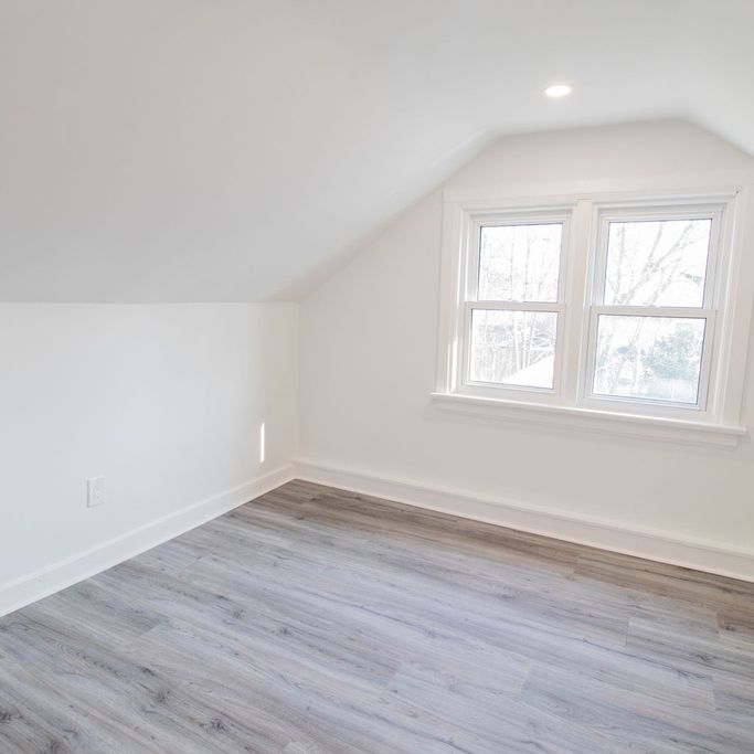 106 Grass Ave - B *Spacious 2 Bed Unit in St. Catharines* - Photo 1