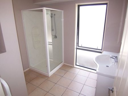 Large warm home close to The Tannery and Ferrymead - Photo 4