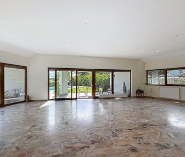 Beautiful and spacious contemporary villa, with unobstructed views! - Foto 1