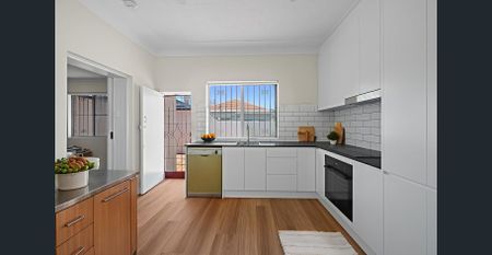 Renovated & Light Filled Three Bedroom Abode - Photo 5