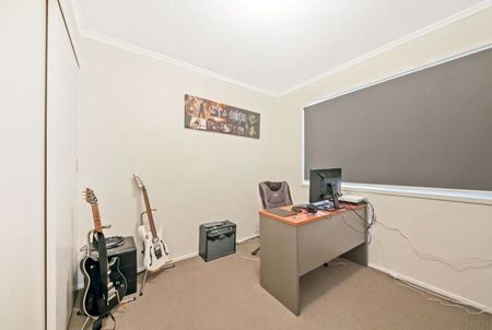 Neat & Tidy Home Close To Parks, Shops & Goodstart Early Learning Petrie! - Photo 4