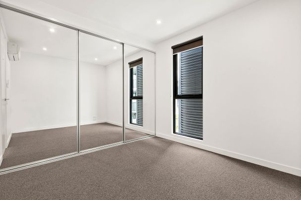 Elegance, Style & Sophistication Situated In Docklands - Photo 1