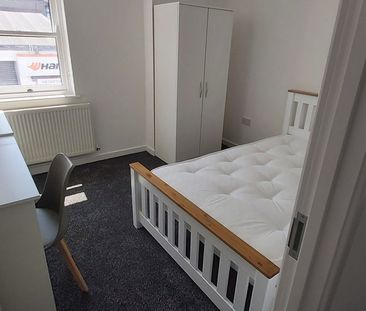 4 Bed Student Accommodation - Photo 4