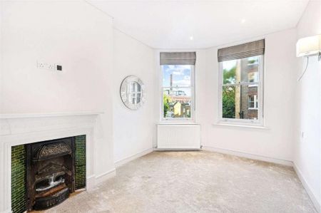 3 bedroom flat to rent - Photo 3