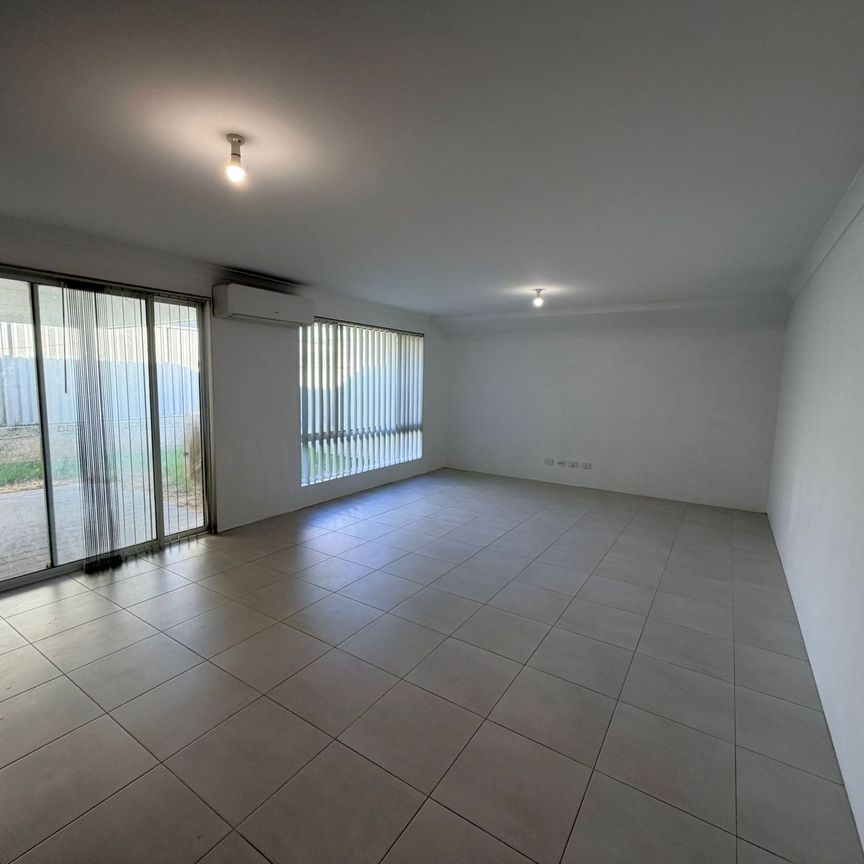 Light, Bright & Spacious 4 Bedroom Home - Photo 1