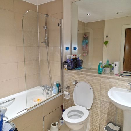 Room in a Shared Flat, Ilford Hill, IG1 - Photo 4