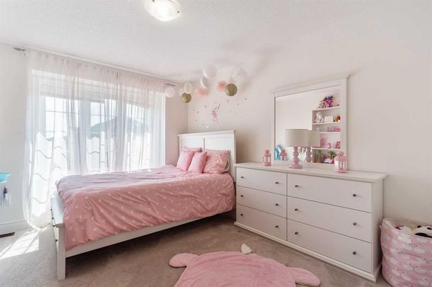 For Lease - 433 Izumi Gate, Milton, Ontario - Photo 1