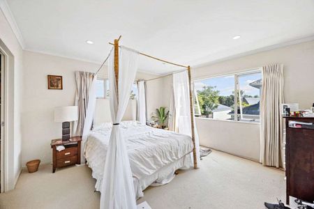 Four bedroom family home in central Birkenhead - Photo 4