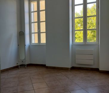 Appartement 2 pièces 47m2 MARSEILLE 1ER 675 euros - Photo 6