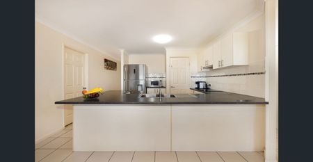 Elevated Family Home with Stunning Glasshouse Mountain Views - Photo 2