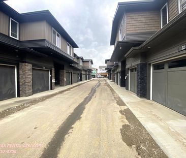 BRAND NEW 3 BED, 2.5 BATH, 2 STOREY TOWNHOUSE W/A DOUBLE ATTACHED G... - Photo 3