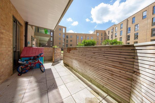 2 bedroom flat to rent - Photo 1