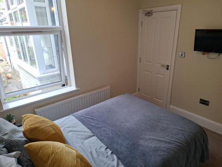 1 bedroom in a house share to rent - Photo 4