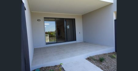 Spacious Terrace Home! - Photo 4