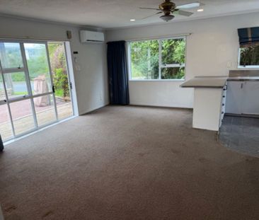 A Real Honey in the Heart of Waiuku - Photo 1