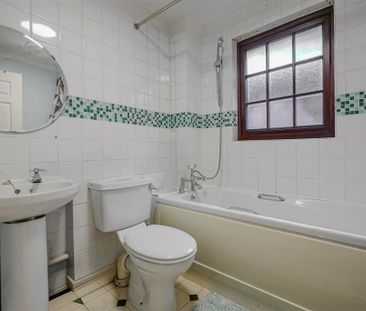 2 bedroom semi-detached house to rent - Photo 6