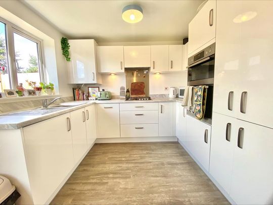 3 bedroom semi-detached house to rent - Photo 1