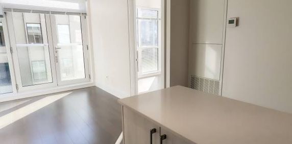 88 CUMBERLAND ST., #801 - YORKVILLE, 1BED+DEN/1BATH, LAUNDRY, LOCKER - Photo 2