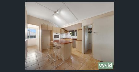 Charming Queenslander in the Heart of Gladstone - Photo 5