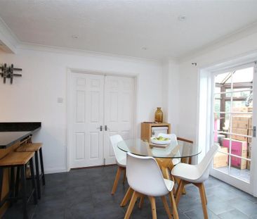 4 bedroom detached house to rent - Photo 3