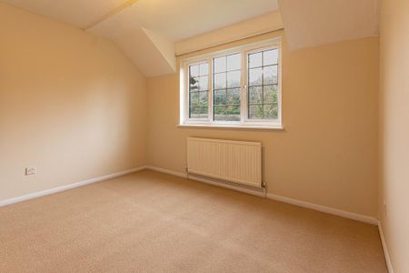 2 bedroom end of terrace house to rent - Photo 3
