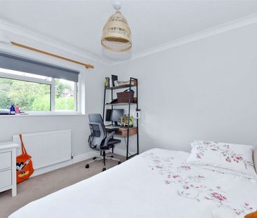 A well presented four bedroom detached home within close proximity ... - Photo 3