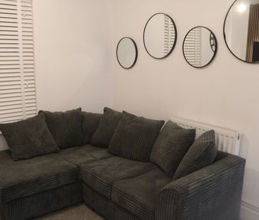 2 Bed Maisonette, Cromwell Road, SO15 - Photo 1