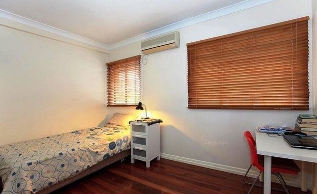 1 BEDROOM AVAIL IN SHARE HOUSE - GREAT LOCATION! - Photo 1