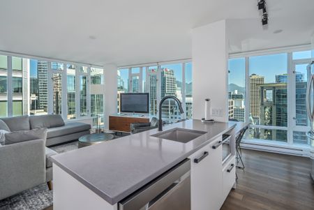 Luxurious 2 Bed, 2 Bath Condo In Downtown Vancouver's Financial District. - Photo 5