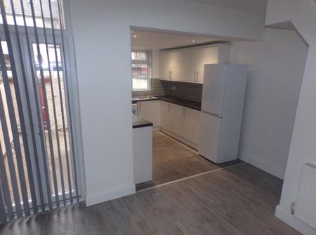 Room in a Shared House, Kelso Road, L6 - Photo 4