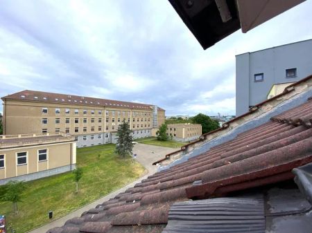 PRONÁJEM ZREKONSTRUOVANÉHO STŘEŠNÍHO BYTU 1+ KK, ČERNOVICE BRNO - Photo 2