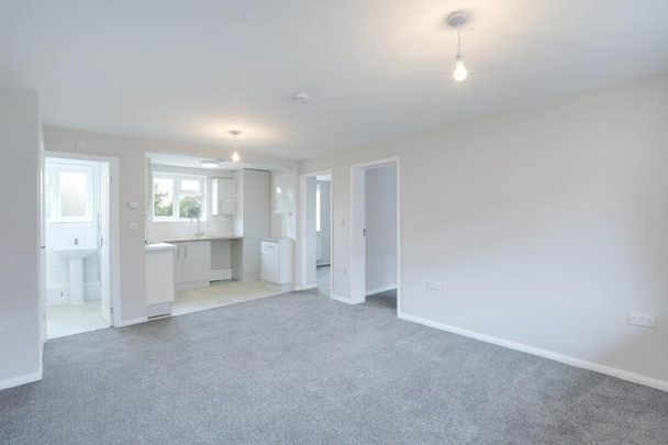 2 bedroom ground floor flat to rent - Photo 1