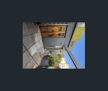 Gorgeous historic 2 level terrace Contemporary & Convenient - Photo 5