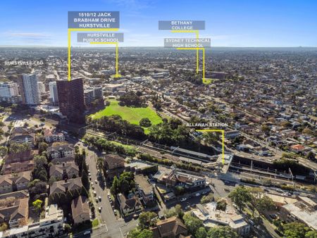 LUXURIOUS APARTMENT WITH STUNNING WATER VIEWS - Photo 5