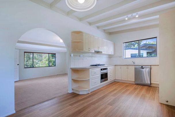 Spacious Renovated 3-Bedroom Home with Air-Con, Huge Storage & Caravan Parking - Photo 1