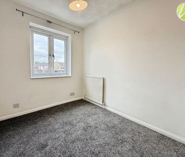 3 bedroom end of terrace house to rent - Photo 2