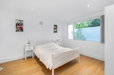 3 Bed Flat, Foxberry Road, SE4 - Photo 3