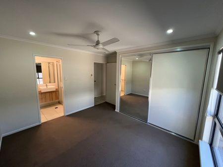 PRIVATE & SECURE UNIT IN OORALEA - Photo 3