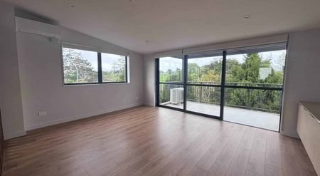 Modern Townhouse in Prime Location - Photo 2