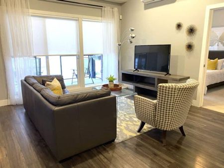 Edmonton Furnished Condo Rental in Whyte Ave/University - Modern Living in Old Strathcona! - Photo 5