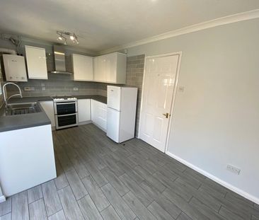 3 bedroom House in Munday Court, Binfield - Photo 5