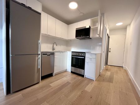 798 Richmond Street West - Photo 4