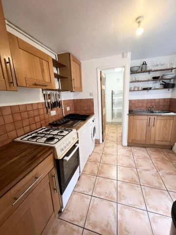 Room in a Shared House, Amazing Double Room In Brixton, SW9 - Photo 3