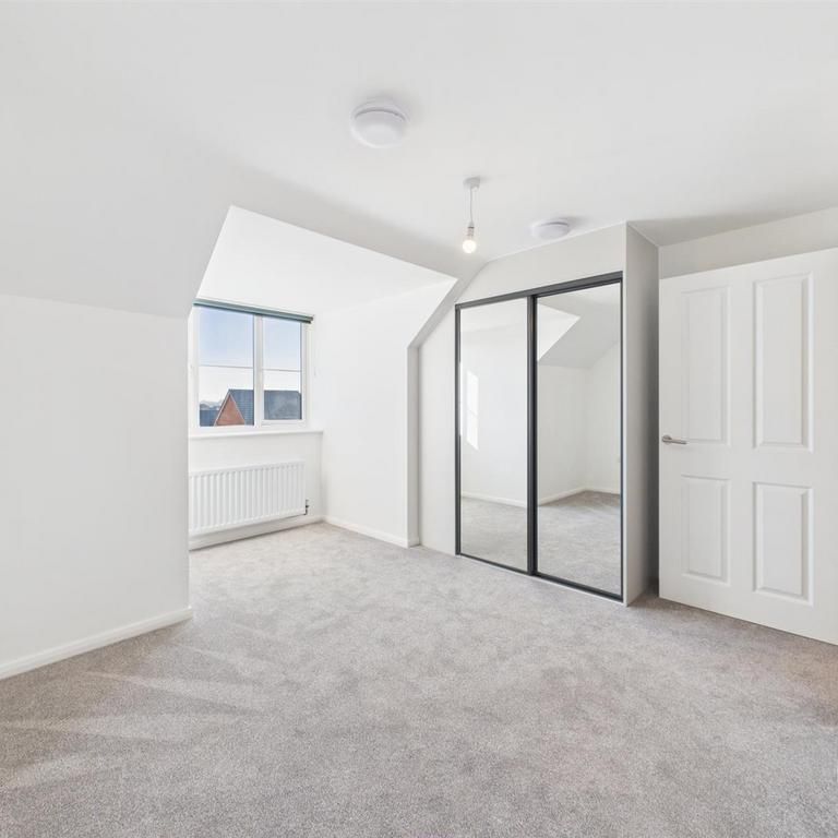 4 bedroom semi-detached house to rent - Photo 1