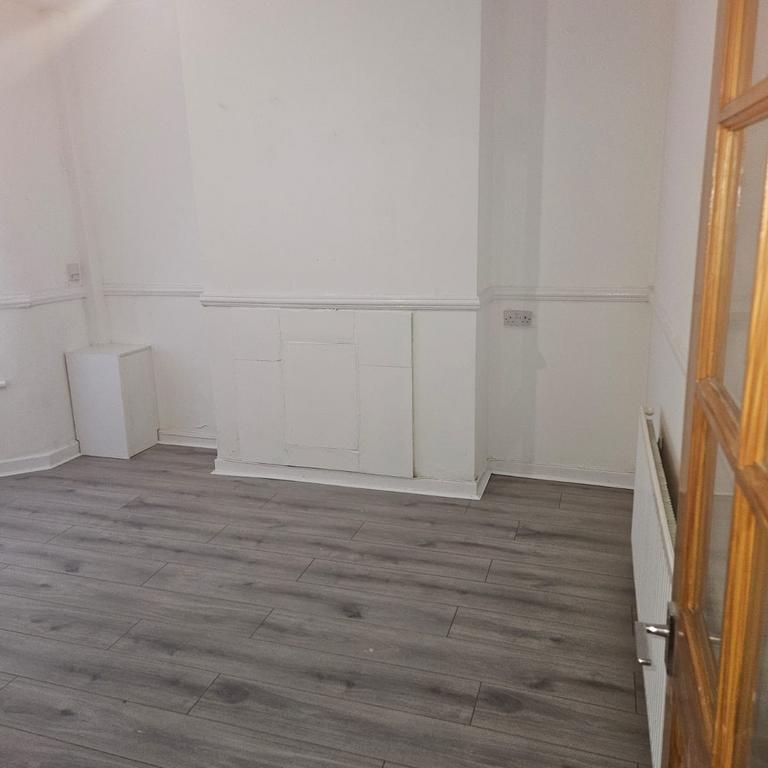 2 bedroom house to rent - Photo 1