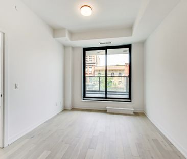 Bright & Spacious 1 Bedroom Condo on Queen St W - Photo 4