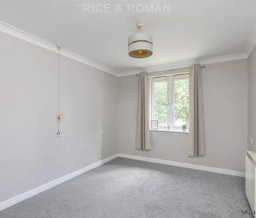 2 bedroom property to rent in Farnborough - Photo 2