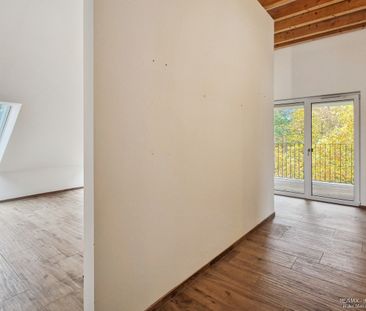 Tolle Dachgeschosswohnung mit Loggia und Einbauküche - Photo 3